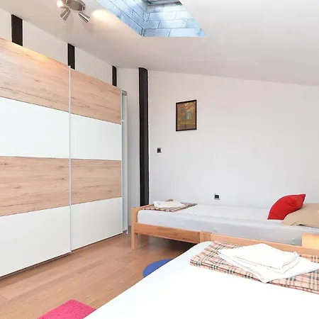 Puzar 295 Штиньян