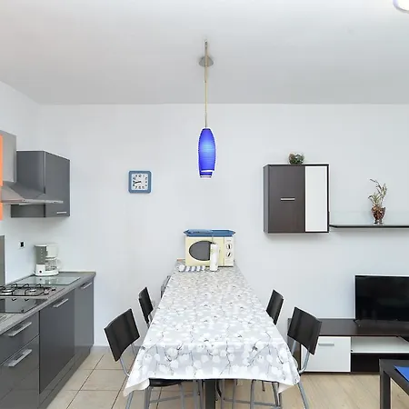 Apartment Puzar 295 Štinjan